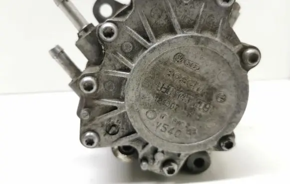 Mitsubishi Lancer X Vacuum pump 03G145209C
