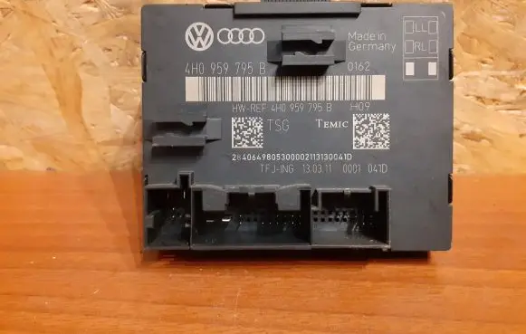 Volkswagen Touareg II Door control unit/module 4H0959795B 491