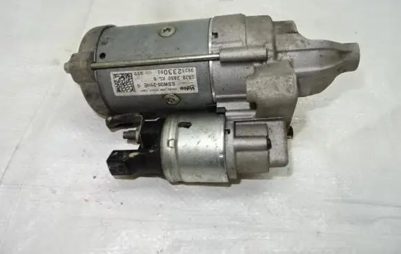 Peugeot 208 Starter motor 9825233080