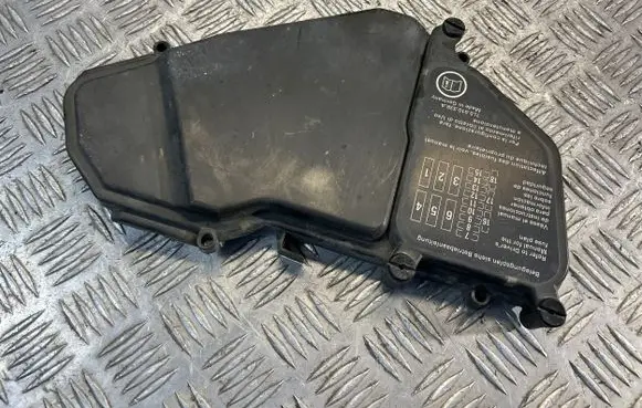 Porsche Cayenne (9PA) Fuse box cover 7L0937576B