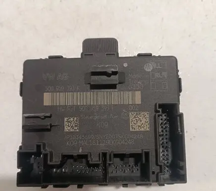 Volkswagen Tiguan Door control unit/module 5Q0959393K 5Q0959393F