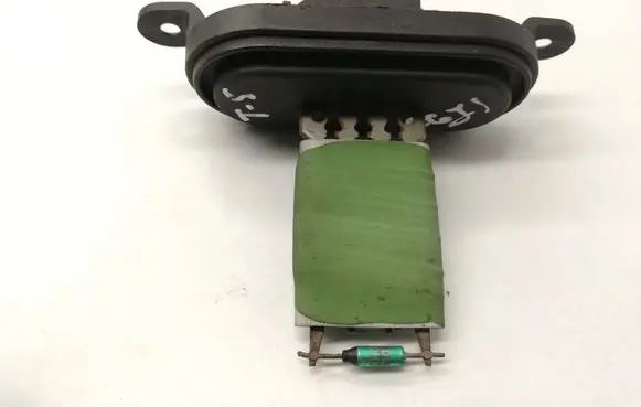 Volkswagen Transporter - Caravelle T5 Heater blower fan relay 