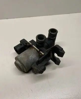 BMW 3 E36 Coolant heater control valve 8391418
