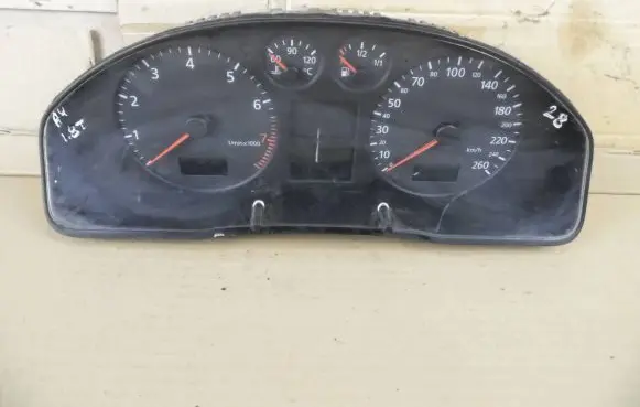 Audi A4 S4 B5 8D Speedometer (instrument cluster) 8D0920900B 110008938002