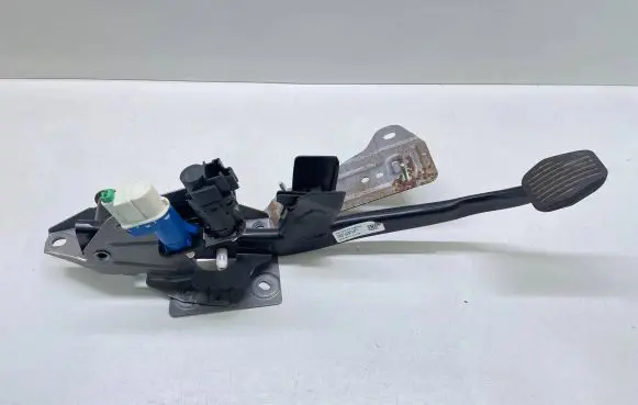 Ford Focus C-MAX Brake pedal 3M512467AN