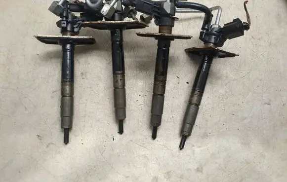 Volkswagen PASSAT B7 Fuel injectors set 0445116030 03l130277