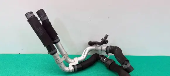 Audi R8 4S Engine coolant pipe/hose 4S0121064F