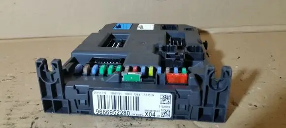 Peugeot 208 Fuse box set 22661F01