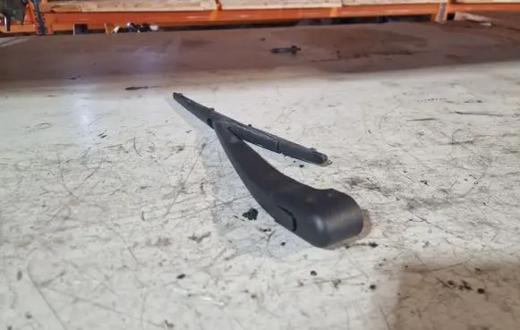 Citroen C4 I Rear wiper blade arm 