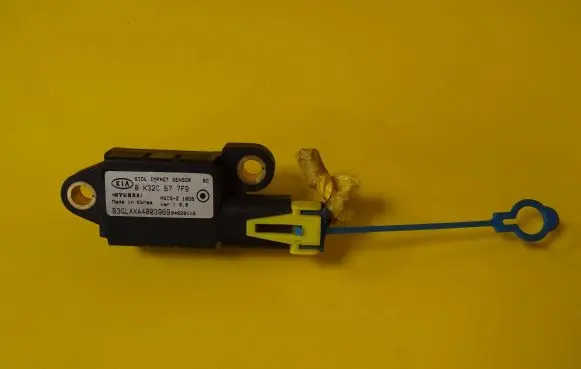 KIA Rio Airbag deployment crash/impact sensor 0K32C677F9