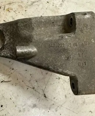 Mercedes-Benz ML W166 Engine mounting bracket A6422237304