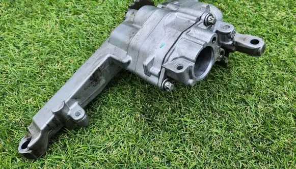 Mercedes-Benz CLS C219 Oil pump A6421810947