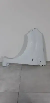 Renault Twingo II Fender 8200588323