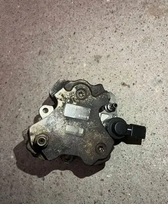 BMW X3 E83 Fuel injection high pressure pump 7788670