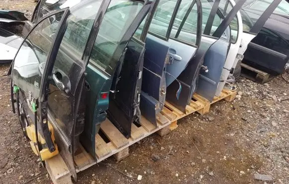 Citroen C3 Front door baltos