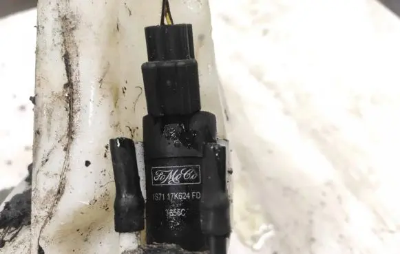 Volvo V50 Windscreen/windshield washer pump 1s7117k624fd 5m5113k163