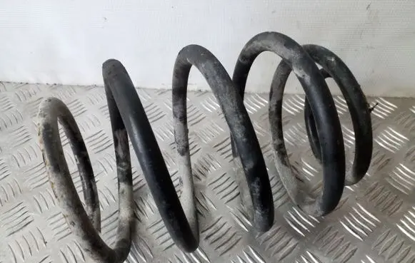 Jeep Cherokee III KJ Rear coil spring
