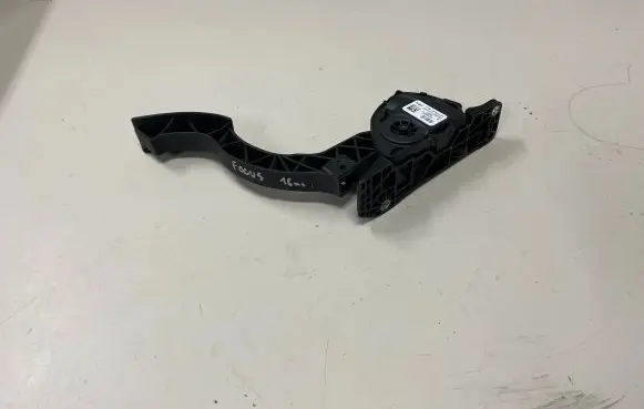Ford Focus Accelerator throttle pedal 6PV010368