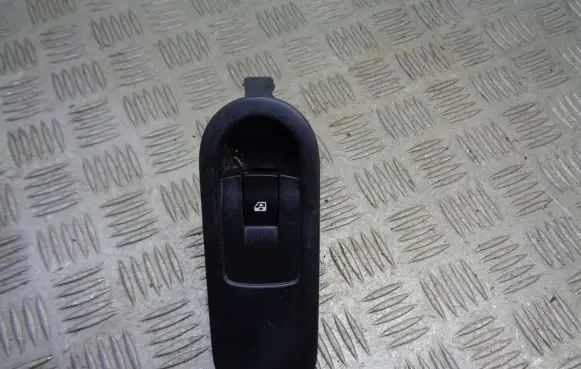 Renault Scenic II - Grand scenic II Quarter vent window switch 156013740