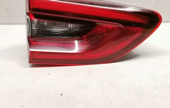 Tailgate rear/tail lights