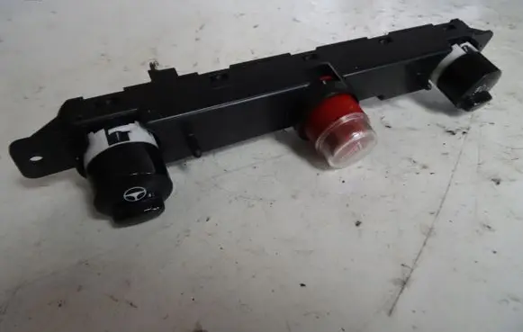 Fiat 500 Tailgate/trunk/boot open switch 
