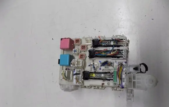 Honda FR-V Relay mounting block NH684P