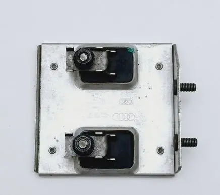 Audi A6 S6 C5 4B Coolant fan relay 8D0959493