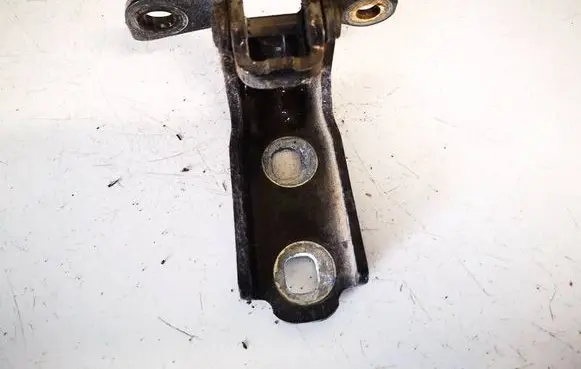 Opel Astra J Rear door lower hinge