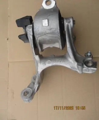 Honda Civic IX Gearbox mounting bracket 17112025