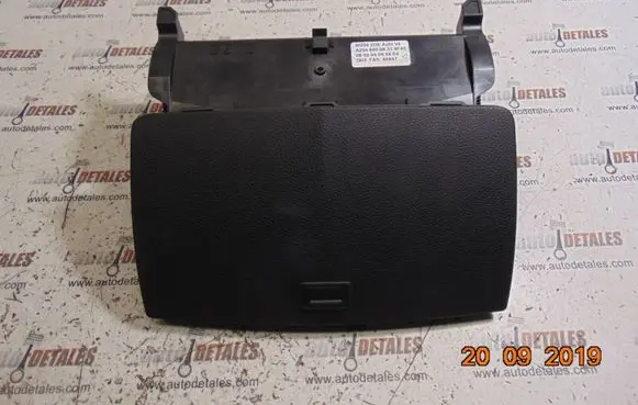 Mercedes-Benz C W204 Screen/display/small screen A2046800931