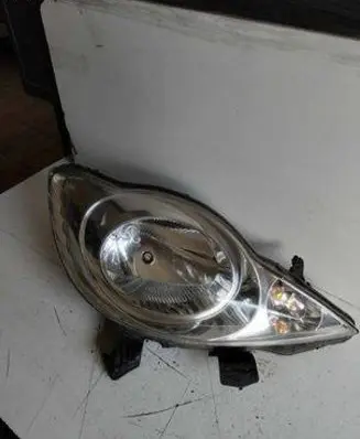 Peugeot 107 Headlight/headlamp 811100H03A 22062010 89033104