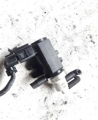 Volkswagen Golf IV Turbo solenoid valve 1J0906627A