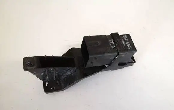 Volvo V60 Glow plug pre-heat relay 51299049