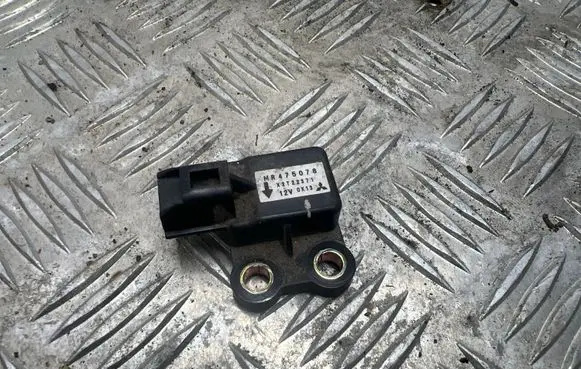 Mitsubishi Pajero Airbag deployment crash/impact sensor MR475078