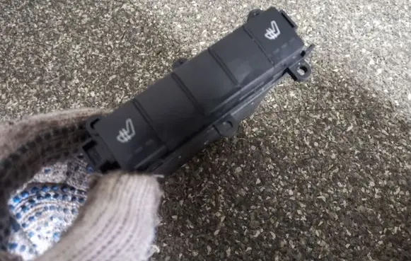Mercedes-Benz A W169 Seat heating switch 1698208510