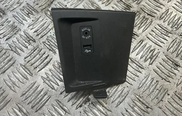 BMW X1 F48 F49 USB socket connector 9292744