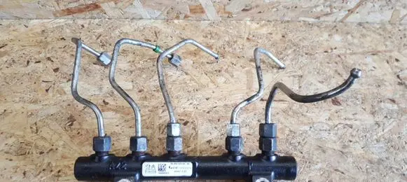 Volvo V50 Fuel distributor 968529758002