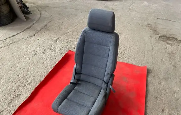 Volkswagen Touran I Second row seats 1T0883063D