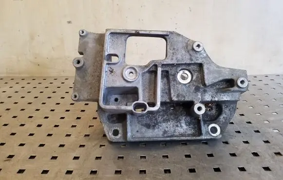 Gearbox mounting bracket