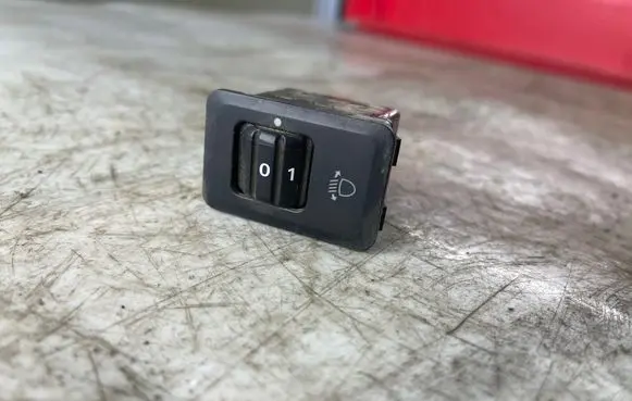 Mitsubishi Pajero Sport I Headlight level height control switch