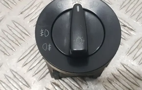 Volkswagen Golf IV Light switch 1C0941531A