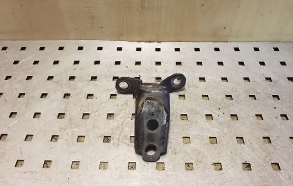 Honda CR-V Front door upper hinge