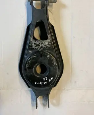 Chrysler Pacifica Rear upper control arm/wishbone 68218021AA