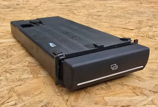 Audi A3 S3 8P Dashboard storage box/compartment 8P0941561