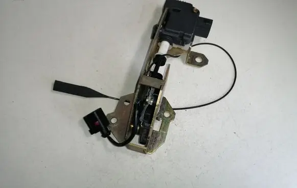 Volkswagen Touareg I Tailgate window lock/catch/latch 7L6827501A
