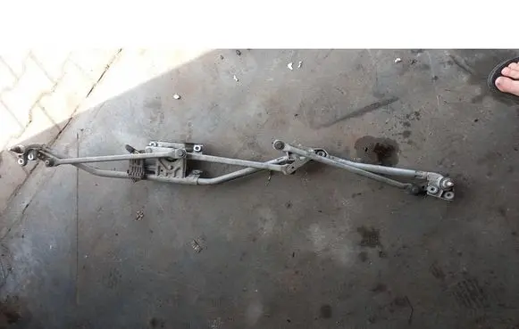 Opel Zafira A Front wiper linkage 