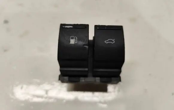 Volkswagen Touareg I Fuel tank opening switch 1k0959903
