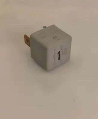 Volkswagen Golf III Other relay 171906383