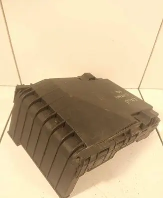 Skoda Octavia Mk2 (1Z) Fuse box cover 1K0937132F 014189871 718006