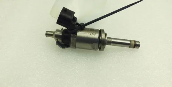 Mazda CX-3 Fuel injector PE0113250B